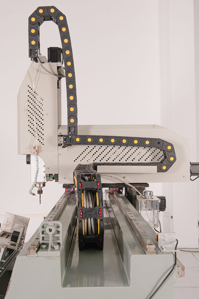 Khung bệ máy được thiết kế bằng thép không gỉ đảm bảo thời gian sử dụng máy được lâu bền